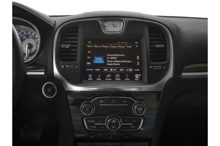 Chrysler 300 2016 Limited 4d image 7