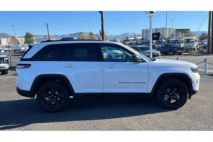 $35984 : Jeep Grand Cherokee 2023 4x4 image 4