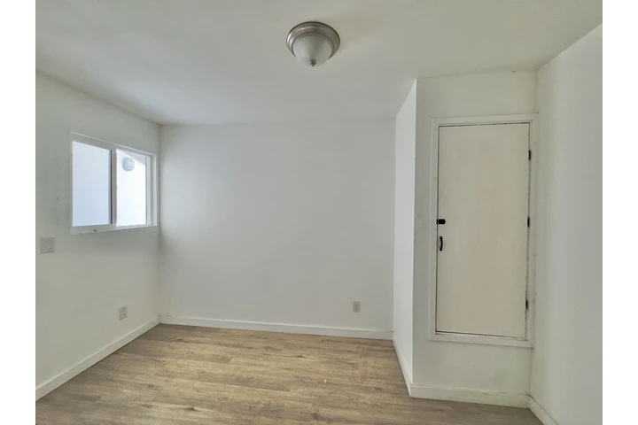 $2000 : 1-BED APARTMENT • CRENSHAW BLV image 5