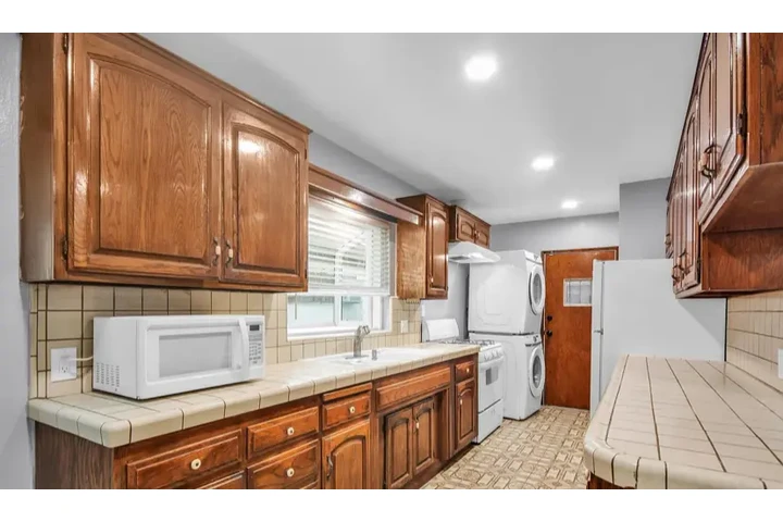 $2000 : WELCOME TO 🌀Commerce, CA💦 image 4