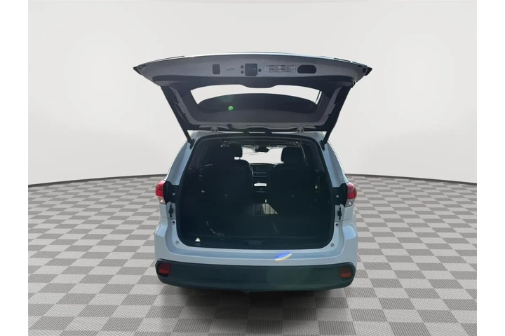 $21778 : Silver Certified 2017 Highlan image 6