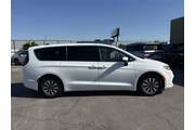 $20500 : Chrysler Pacifica Plug-In Hy thumbnail