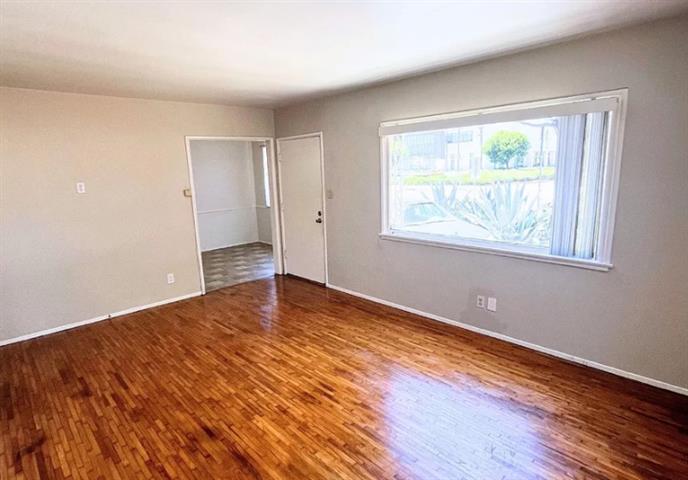 $2275 : HERMOSA casa Lawndale, CA🏡 image 1