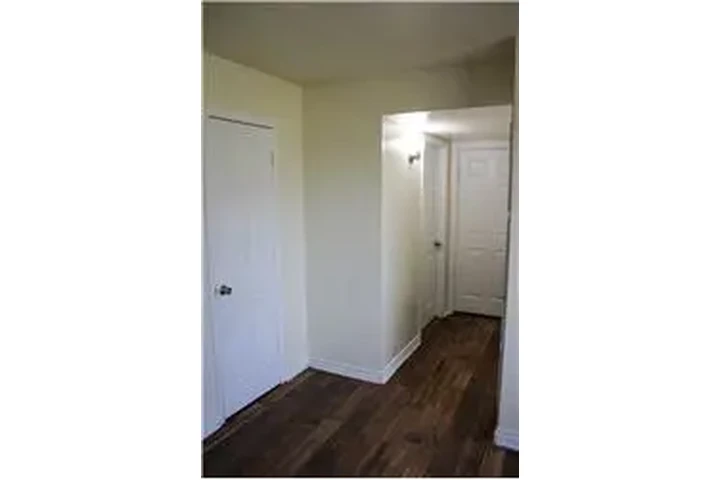 $775 : Rental property with 2 bedro image 10