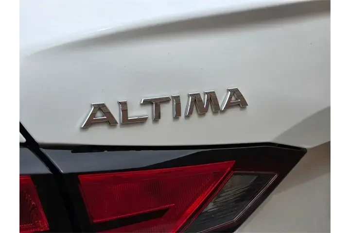 $21988 : Nissan Altima 2022 2.5 SR 4d image 5