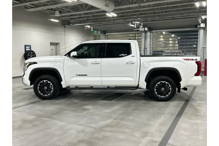 $39945 : Toyota Tundra 2022 4x4 SR5 4 image 2