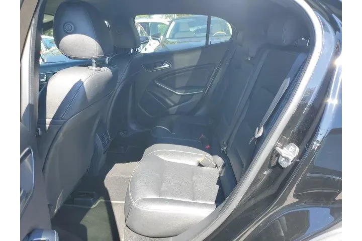 Mercedes-Benz GLA 2020 GLA 2 image 10