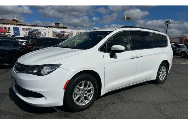 $18988 : Chrysler Voyager 2020 LXi 4d image 5