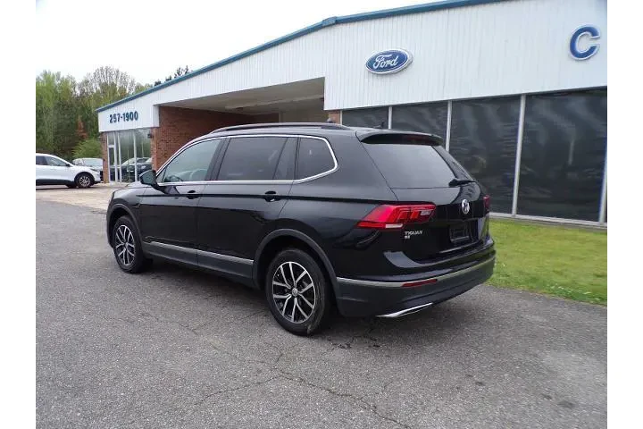 $15900 : Volkswagen Tiguan 2021 SE 4d image 8