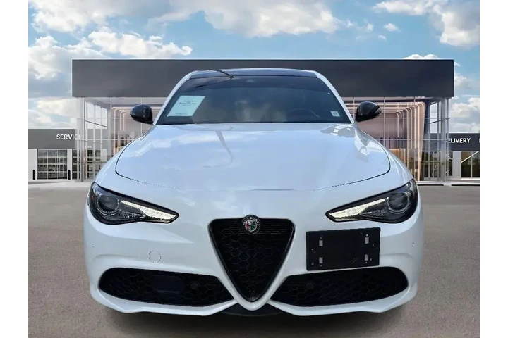 $25695 : Alfa Romeo Giulia 2023 AWD T image 2