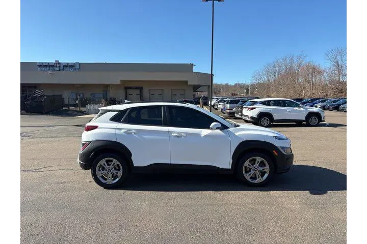 $17495 : Hyundai KONA 2023 AWD SEL 4d image 7
