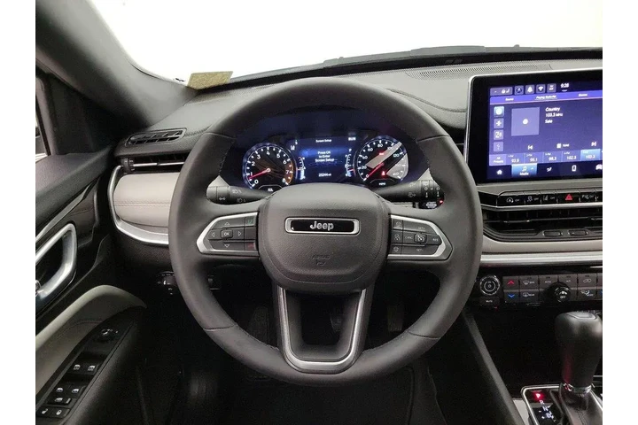 $24998 : Jeep Compass 2025 4x4 Limite image 10