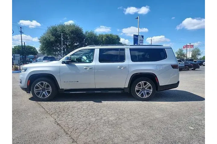 $33997 : Jeep Wagoneer L 2023 4x4 Car image 4