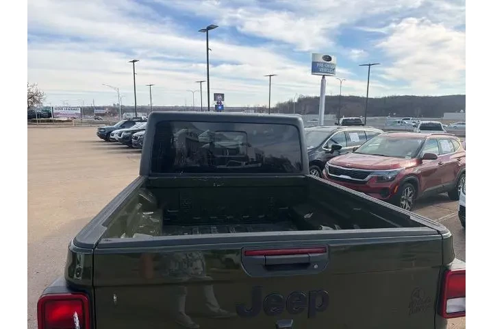 $24895 : Jeep Gladiator 2023 4x4 Spor image 7