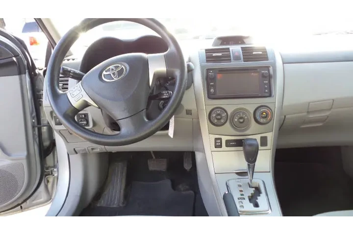 $8900 : 2013 Corolla LE image 10