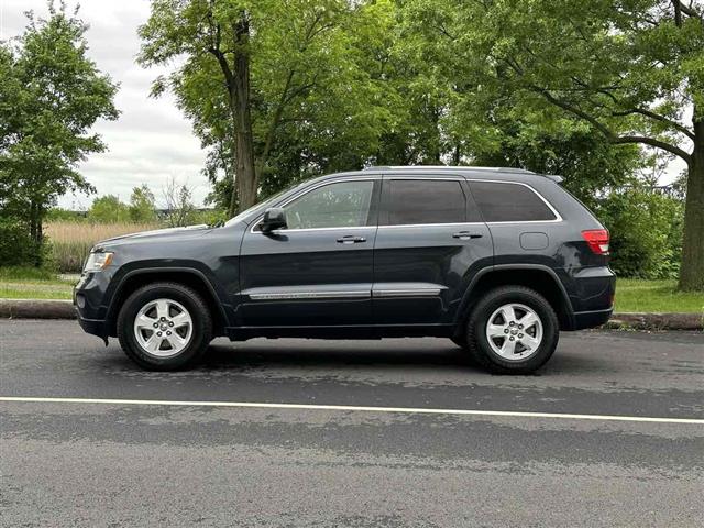 2012 Grand Cherokee Laredo image 5