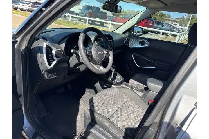 $14987 : Kia Soul 2024 S 4dr Crossove image 7