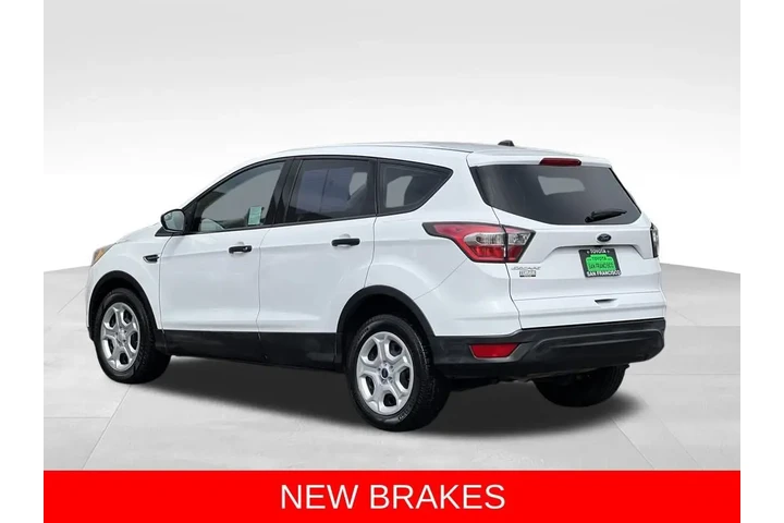 $9998 : 2017 Escape S image 3
