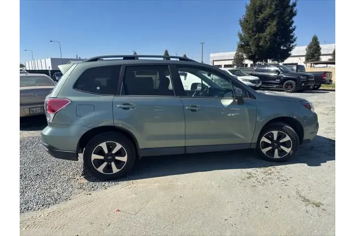 $16899 : Subaru Forester 2017 AWD 2.5 image 3
