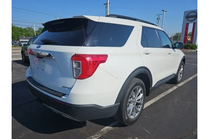 $33706 : Ford Explorer 2023 AWD XLT 4 image 6