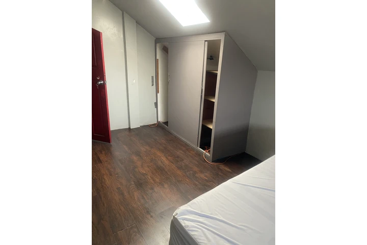 $1050 : Cuarto con entrada propia USC image 2