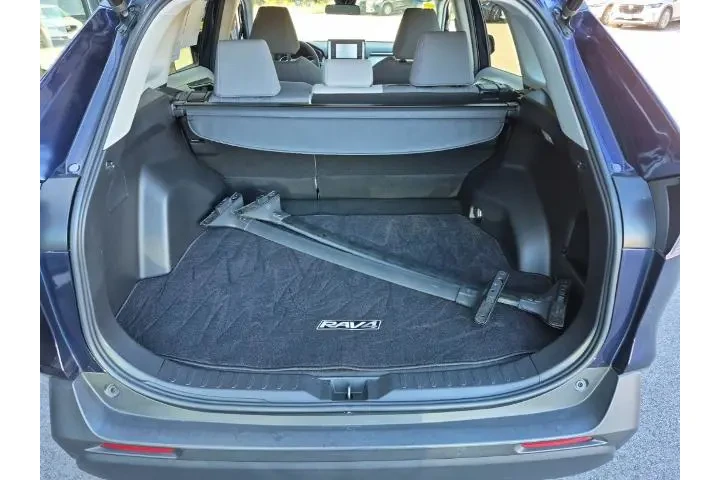 $25495 : Toyota RAV4 2021 AWD XLE 4dr image 10