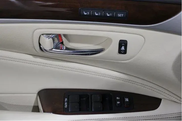 $26998 : Lexus LS 460 2015 4dr Sedan image 7