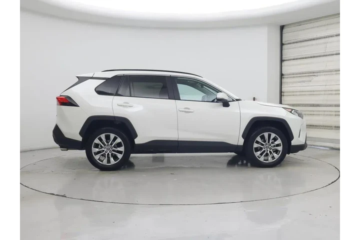 $31998 : Toyota RAV4 2021 XLE Premium image 7