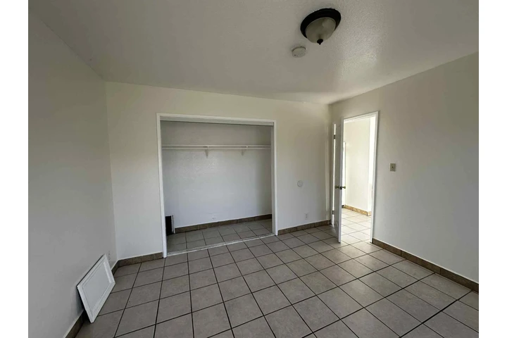 $1000 : Rento cuarto grande image 4