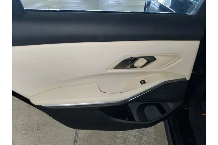 $37268 : BMW 3 Series 2023 330i 4dr S image 8
