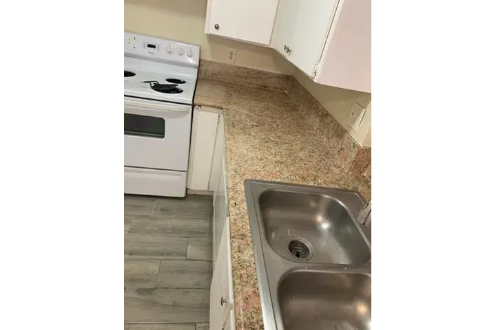 $1500 : SunshineApts 1 bedroom 1 bath image 2