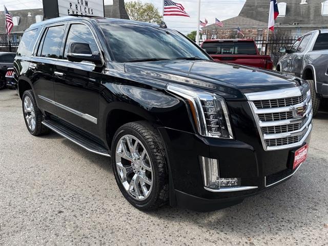 2017 Escalade 4WD 4dr image 3