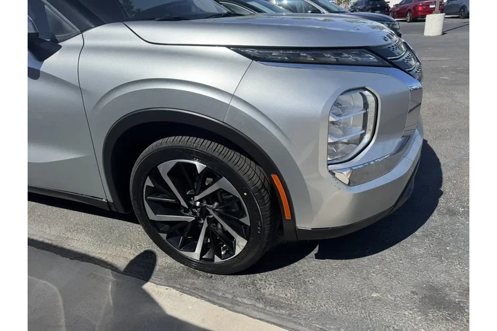 $19999 : Mitsubishi Outlander 2022 ES image 3