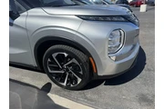 $19999 : Mitsubishi Outlander 2022 ES thumbnail