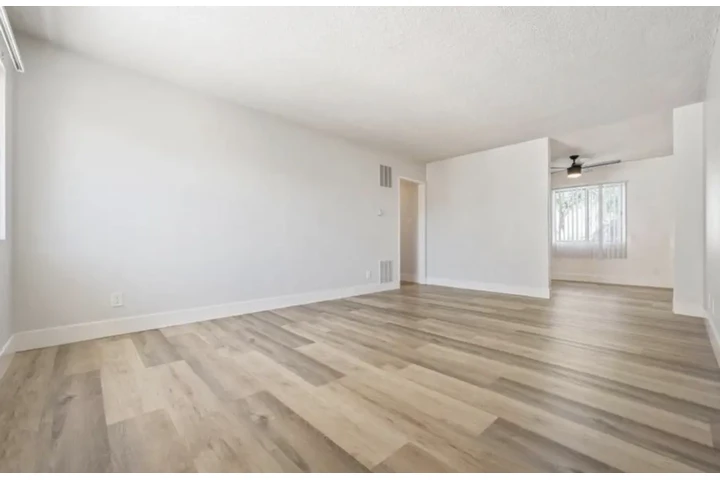 $1540 : Spacious 1 Bedroom Apt in LA image 2