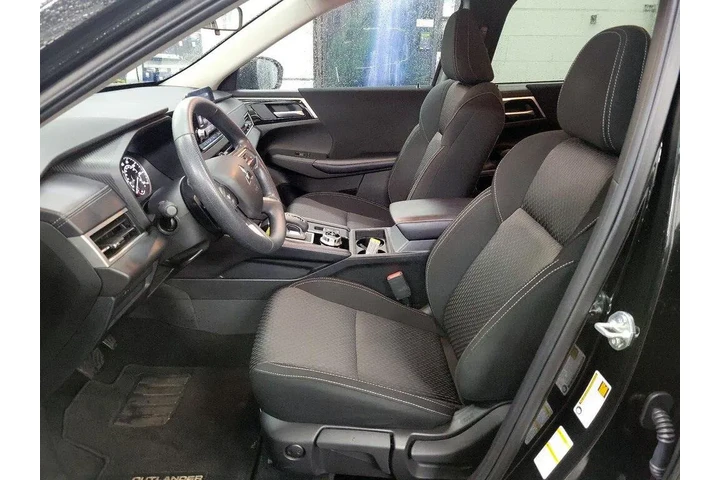 $23998 : Mitsubishi Outlander 2024 ES image 10