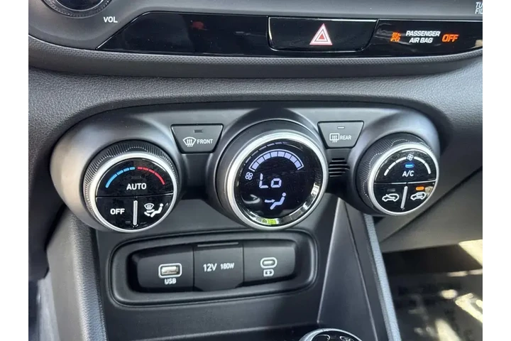 $22908 : Hyundai VENUE 2025 SEL 4dr C image 10