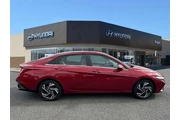 $19495 : Hyundai ELANTRA 2024 SEL 4dr thumbnail
