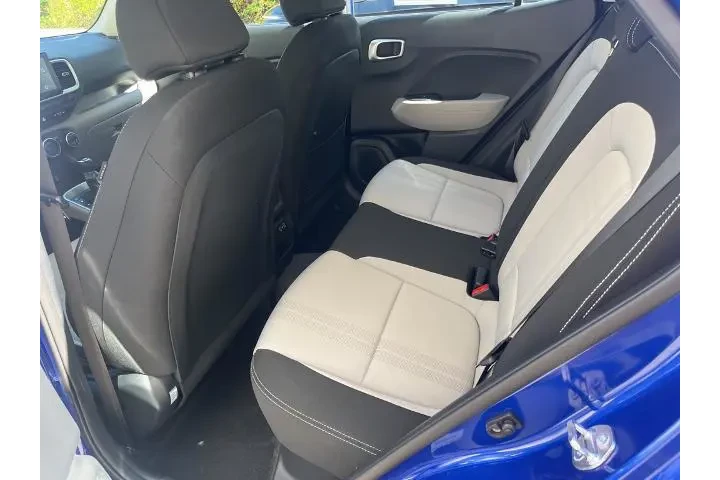 $18685 : Hyundai VENUE 2025 SEL 4dr C image 10