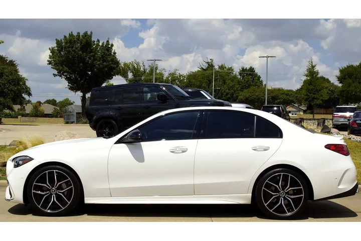 $43998 : 2025 C 300 Sedan image 9