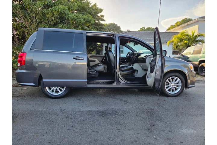 $5700 : Dodge grand caravan image 7
