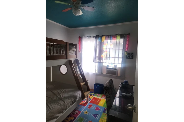 $3300 : Se Renta casa para una familia image 2