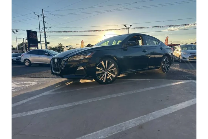2021 Altima 2.5 SR image 3