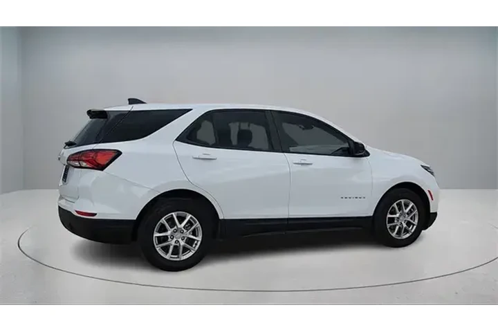 $19689 : Chevrolet Equinox 2023 LS 4d image 3