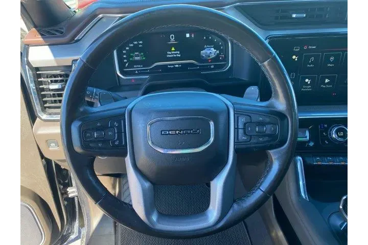 GMC Sierra 1500 2023 4x4 Den image 9