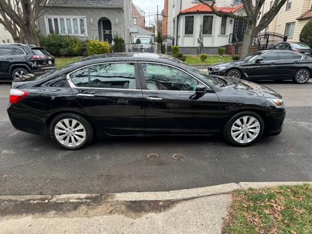 $5600 : Like New 2015 Honda Accord image 1