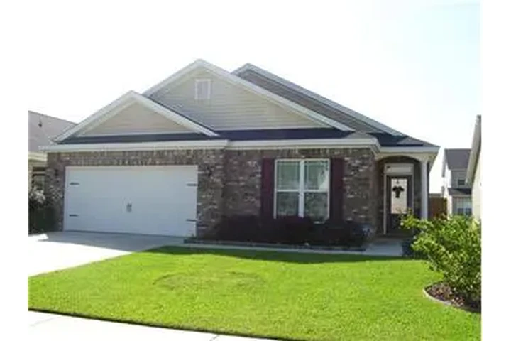 $2400 : Rental property with 3 bedro image 1