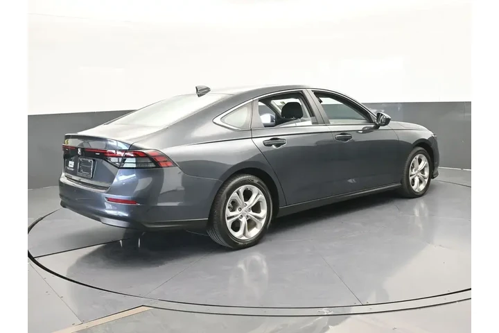 $21989 : Honda Accord 2024 LX 4dr Sed image 6