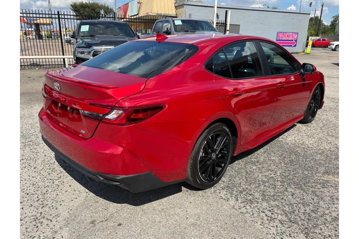 2025 Camry SE image 6