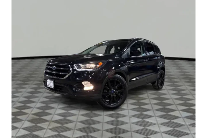 2017 Escape SE image 10